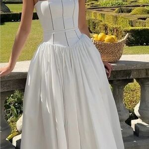 Elegant White Strapless Dress